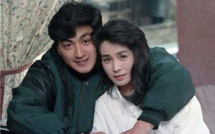 Năm 1989, anh thủ vai Cao Đình Giang trong "Bất liễu tình" cùng nữ diễn viêm Kim Tố Mai (金素梅) cũng rất được yêu thích, xây dựng thành công hình tượng điển trai, si tình.