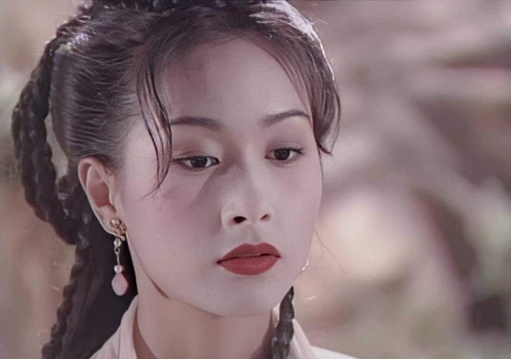 Năm 1997, cô có vai diễn để đời "Mai Giáng Tuyết" trong bộ phim truyền hình kinh điển của ATV "Tuyết Hoa Thần Kiếm"