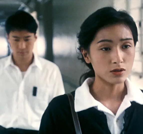 Năm 1996, với phim "Điềm Mật Mật" diễn cùng các tên tuổi lớn như Lê Minh, Trương Mạn Ngọc...Cô được đề cử giải diễn viên mới xuất sắc nhất tại Liên hoa phim Kim Tượng Hồng Kông