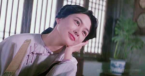Thập niên 90, Quan Chi Lâm nổi tiếng khắp Châu Á với vai "Dì Thập Tam" hợp tác cùng Lý Liên Kiệt trong phim Hoàng Phi Hồng.