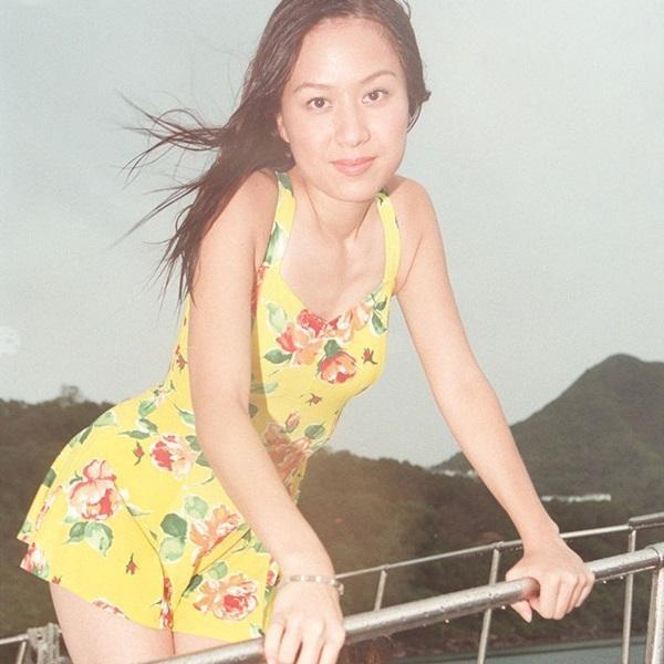 鄺文珣 May Kwong - Quảng Văn Tuân sinh ngày 03 tháng 04 năm 1975 tại Hồng Kông thuộc Anh. Sau đó cô cùng cả gia đình di dân sang Canada.