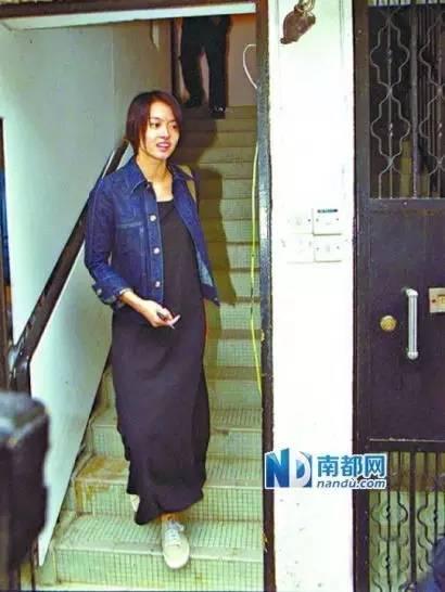 Đây là scandal giật gân mang tên “双琪夺面” (Song Kỳ Đoạt Diện) mà giới truyền thông đã đặt cho tiêu đề tin tức trên mục giải trí của các tờ báo Hồng Kông.