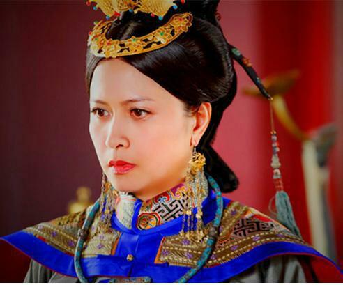 Cô đã giành được giải thưởng "Minh tinh được yêu thích nhất" tại lễ trao giải Hoa Đỉnh lần thứ 8 cho vai diễn Lương Phi trong Cung Tỏa Tâm Ngọc.