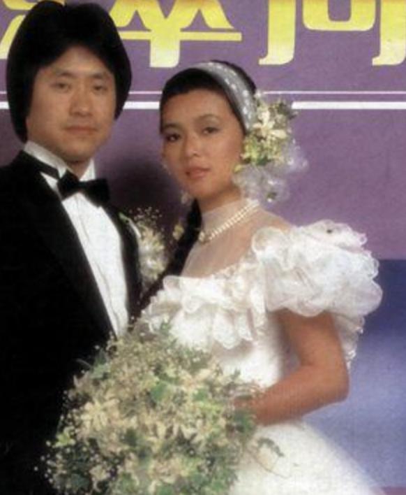 Năm 1984, Trần Ngọc Liên kết hôn với doanh nhân Trần Siêu Võ tại Hoa Kỳ